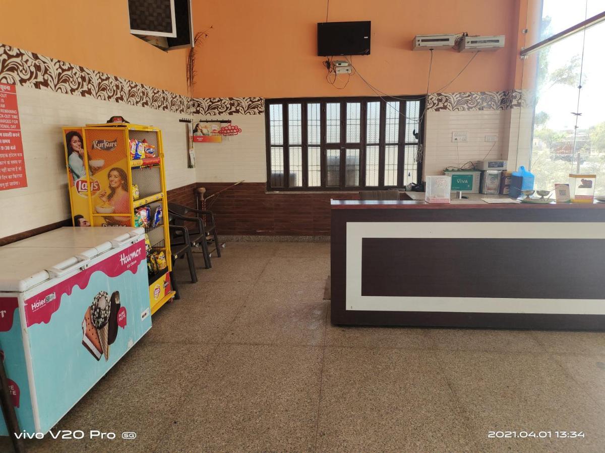 Hotel Purnima Palace Fatehpur  Eksteriør billede